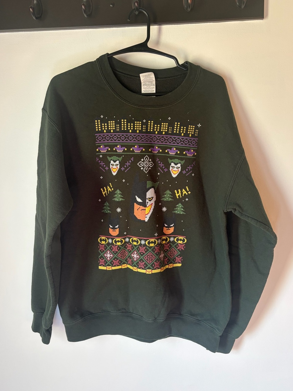Men’s the Batman and the joker holiday / Christmas sweater size medium green